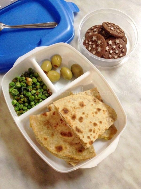 Dishesfrommykitchen: KIDS LUNCH BOX : EGG CHEESE PARATHA